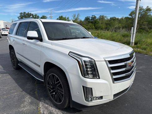 Used 2018 Cadillac Escalade Luxury AWD/4WD image 9