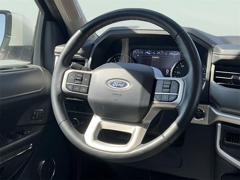 Certified 2024 Ford Expedition XLT image 28
