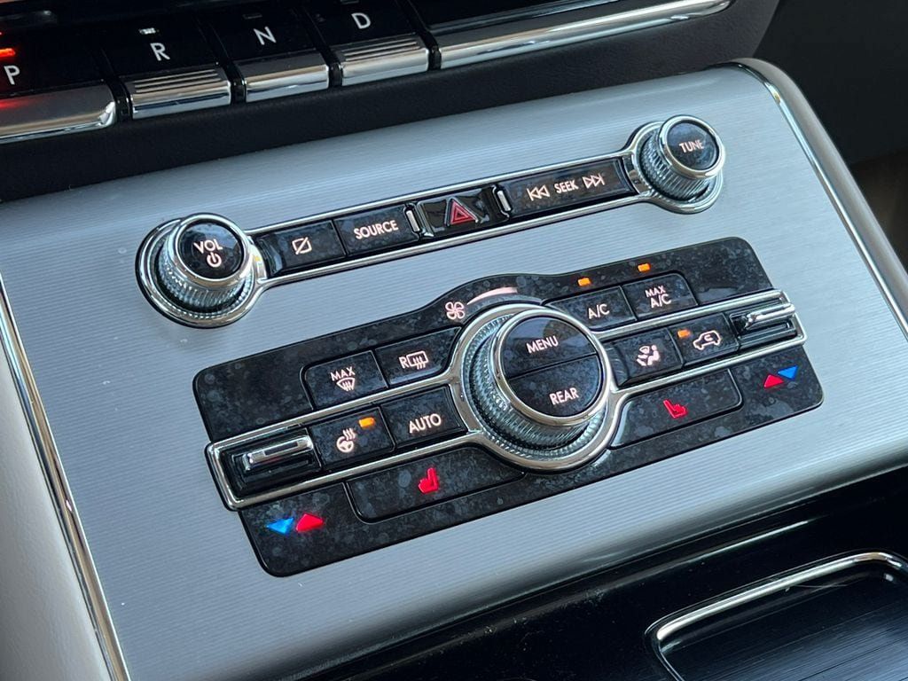 Used 2023 Lincoln Aviator AWD w/ Premium Package image 28