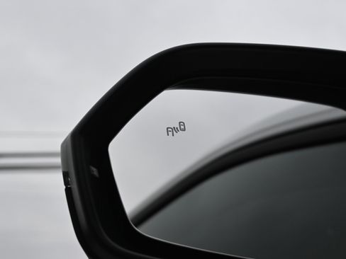 Used 2024 Volkswagen Atlas SE image 32