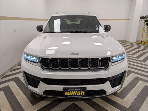 New 2026 Jeep Grand Cherokee Limited AWD/4WD image 15
