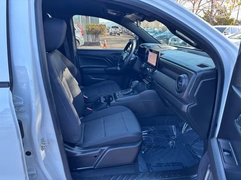 Used 2023 Chevrolet Colorado W/T image 30