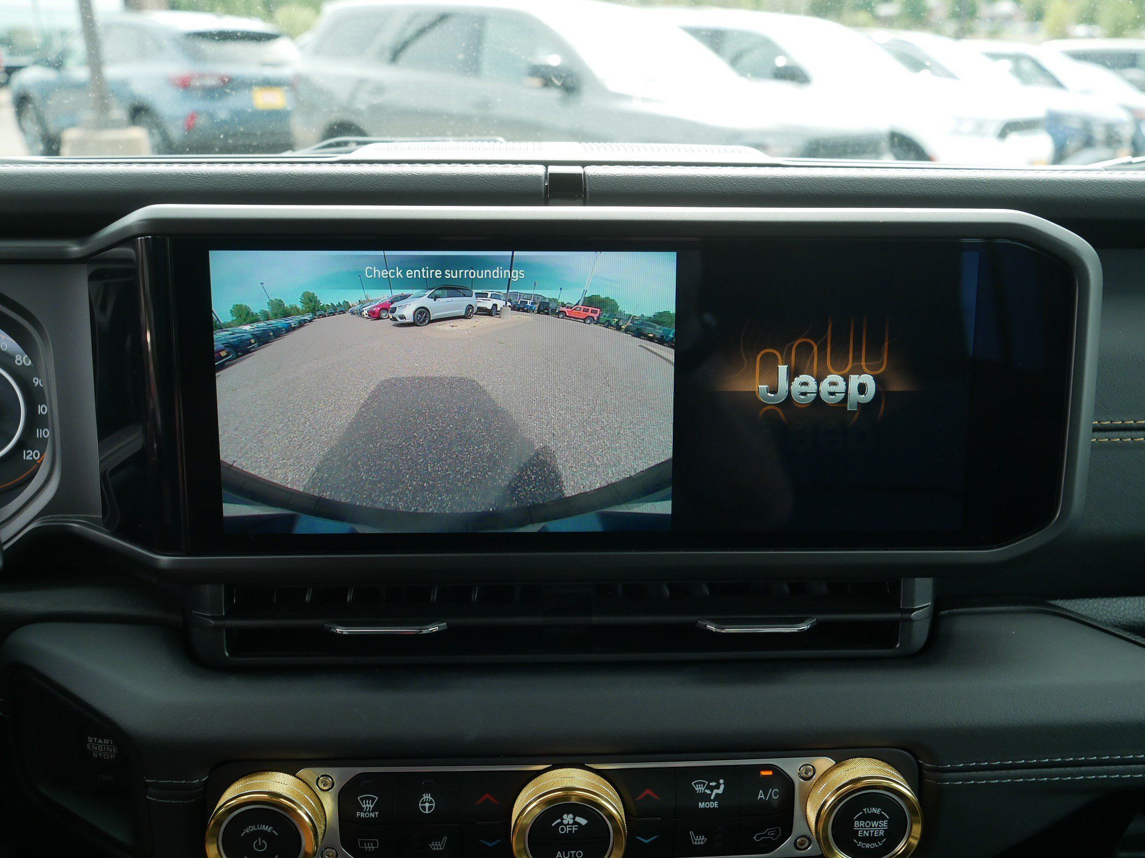 Used 2025 Jeep Wrangler Unlimited Sahara w/ Safety Group AWD/4WD image 27