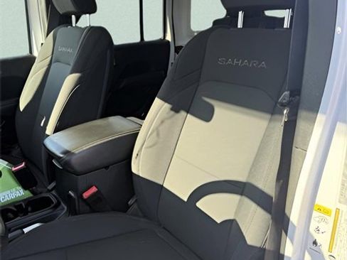 Used 2018 Jeep Wrangler Unlimited Sahara image 21