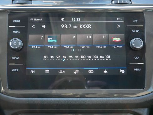 Used 2022 Volkswagen Tiguan SE image 22