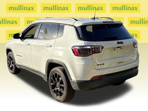 Used 2025 Jeep Compass Latitude w/ Altitude Special Edition image 9