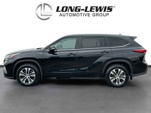 Used 2023 Toyota Highlander XLE AWD/4WD image 2