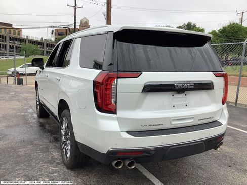 Used 2024 GMC Yukon Denali Ultimate AWD/4WD image 4