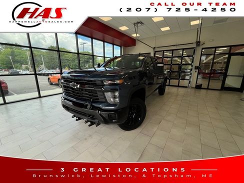 Used 2025 Chevrolet Silverado 2500 Custom w/ Custom Value Package AWD/4WD image 2