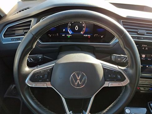 Used 2022 Volkswagen Tiguan SE AWD/4WD image 19