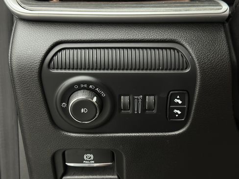 Used 2024 Jeep Wagoneer L Series II w/ Flexible Seating Group AWD/4WD image 19