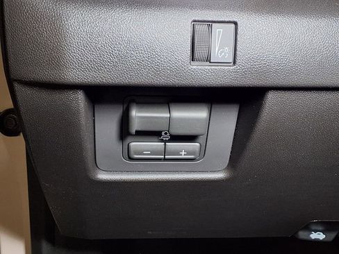 New 2026 GMC Canyon Elevation w/ Convenience Package RWD image 17