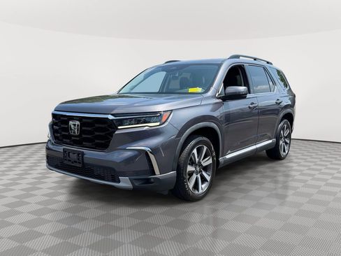 Used 2023 Honda Pilot Touring image 3