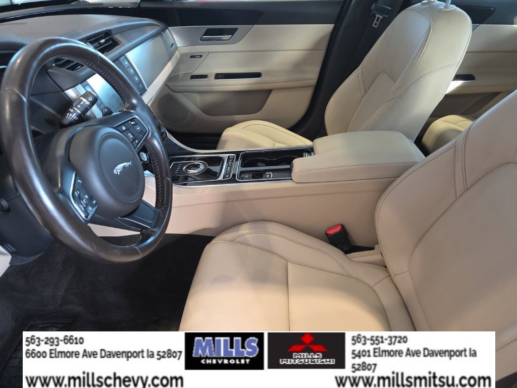 Used 2018 Jaguar XF Premium AWD/4WD image 15