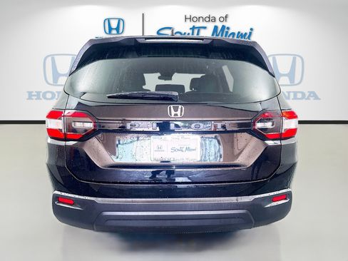 Used 2023 Honda Pilot LX image 5