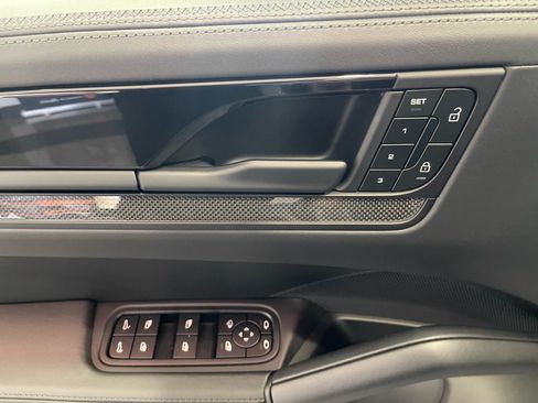 Used 2025 Porsche Cayenne GTS AWD/4WD image 24