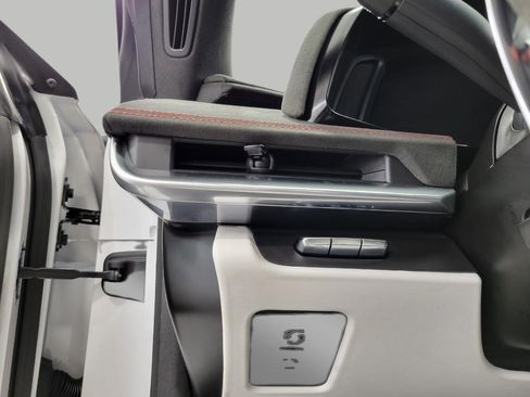 Used 2023 Chevrolet Corvette Stingray Premium Cpe w/ Z51 Performance Package image 11