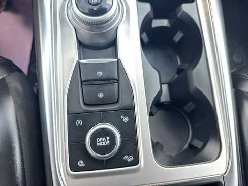 Used 2020 Ford Explorer Platinum w/ Premium Technology Package AWD/4WD image 16