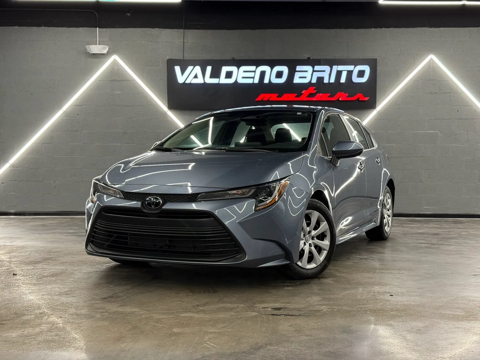 Used 2023 Toyota Corolla LE FWD image 1