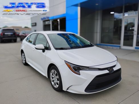 Used 2024 Toyota Corolla LE FWD image 1