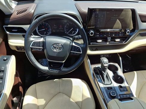 Used 2022 Toyota Highlander Limited AWD/4WD image 12