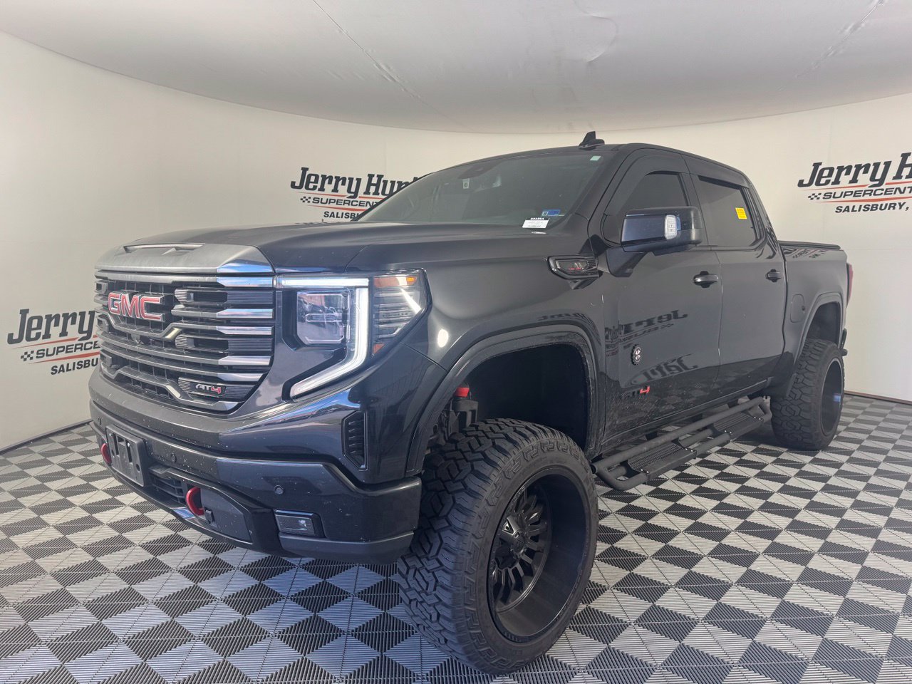 Used 2023 GMC Sierra 1500 AT4 w/ AT4 Preferred Package AWD/4WD image 1