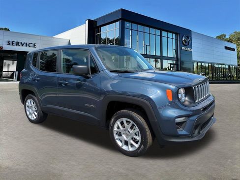 Used 2023 Jeep Renegade Latitude AWD/4WD image 2