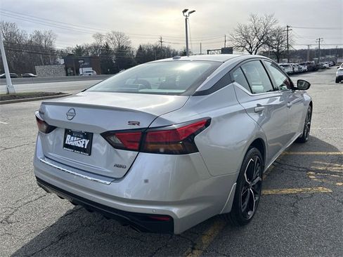 Used 2023 Nissan Altima 2.5 SR w/ SR Premium Package image 8