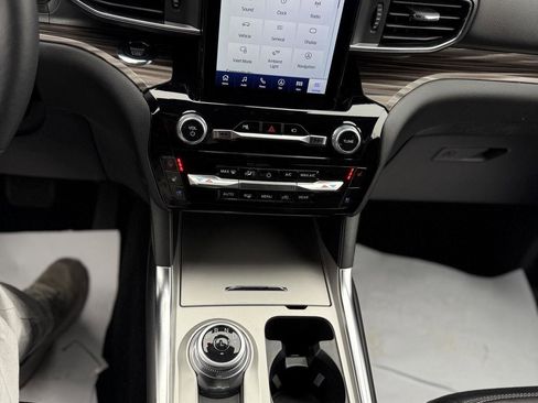 Used 2023 Ford Explorer Limited w/ Limited Technology Package image 20