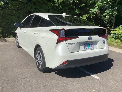 Used 2020 Toyota Prius LE AWD/4WD image 9