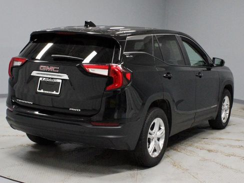 Used 2024 GMC Terrain SLE AWD/4WD image 10