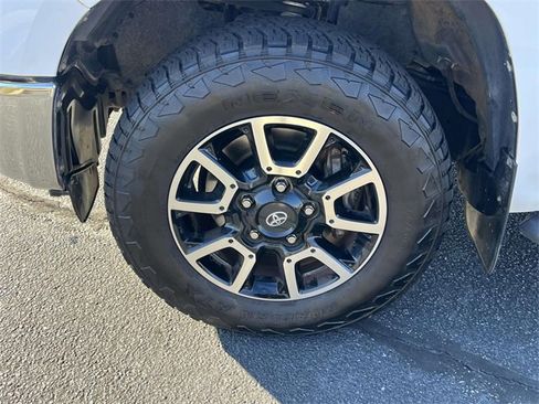 Used 2017 Toyota Tundra SR5 w/ SR5 Upgrade Package image 9