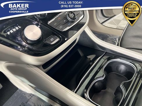 Used 2024 Chrysler Pacifica Limited image 17