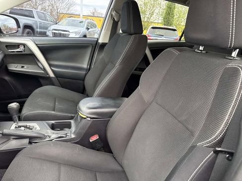 Used 2017 Toyota RAV4 XLE FWD image 14