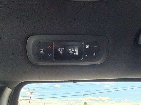 Used 2019 Chrysler Pacifica Touring Plus w/ S Appearance Package FWD image 14