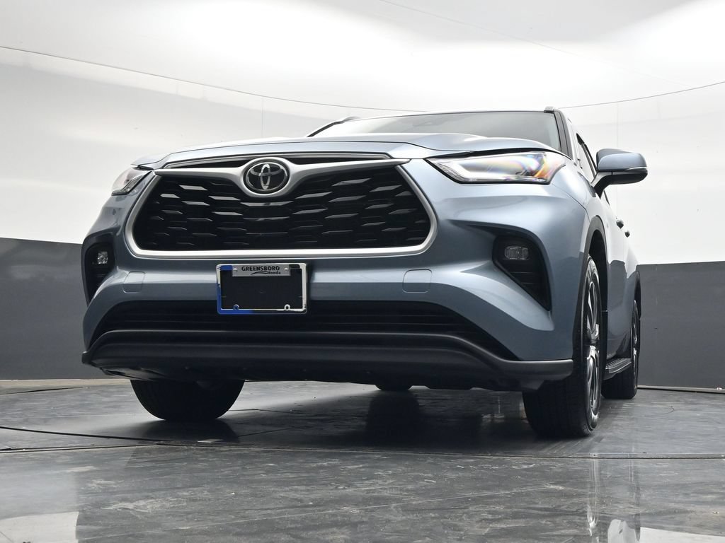 Used 2022 Toyota Highlander XLE FWD image 32
