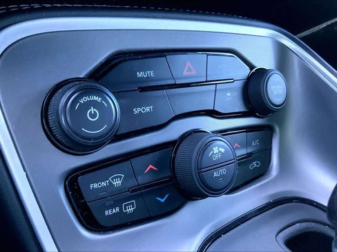 Used 2022 Dodge Challenger SXT w/ Blacktop Package image 28