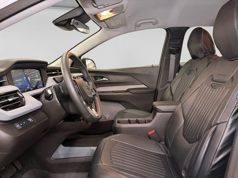 Used 2027 Chevrolet Bolt LT w/ Comfort Package FWD image 18