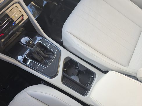 Used 2022 Volkswagen Tiguan SE image 23