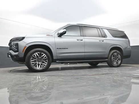 Used 2025 Chevrolet Suburban Z71 AWD/4WD image 42