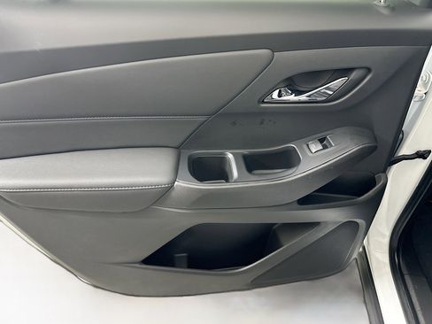 Used 2023 Chevrolet Traverse LT image 25