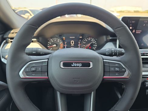 Used 2026 Jeep Compass Latitude AWD/4WD image 11