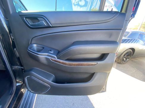 Used 2018 Chevrolet Suburban LT image 18