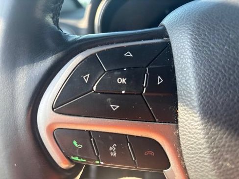 Used 2022 Jeep Grand Cherokee Laredo E w/ Security & Convenience Group RWD image 14