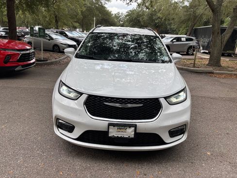 Used 2022 Chrysler Pacifica Touring-L FWD image 11