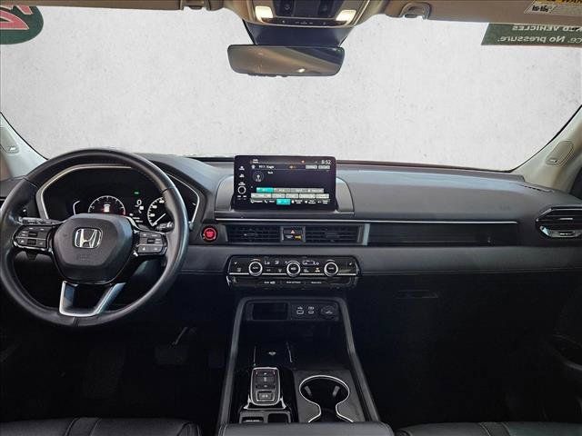 Used 2024 Honda Pilot Touring image 15