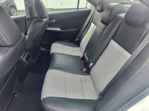 Used 2012 Toyota Camry L image 27