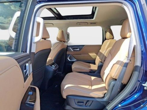 Used 2025 INFINITI QX80 Sensory image 12