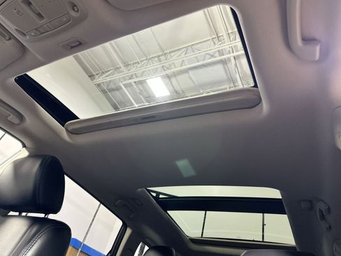 Used 2018 Nissan Pathfinder Platinum image 35