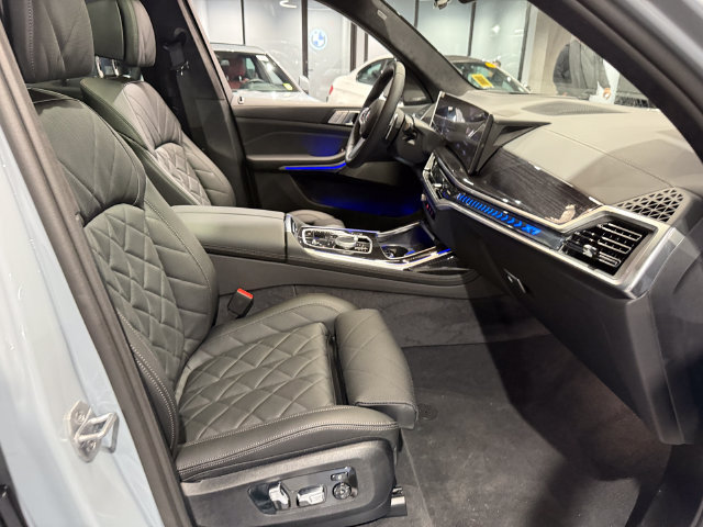 Used 2026 BMW X7 xDrive40i w/ M Sport Package AWD/4WD image 30